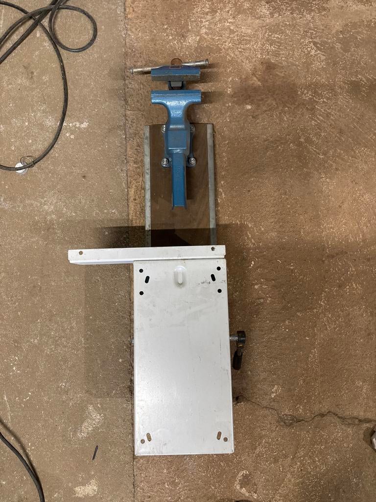 Klapbare werkbank met bankschroef Heuer 120, Doe-het-zelf en Verbouw, Werkbanken, Ophalen, Gebruikt, Minder dan 70 cm, Bankschroef