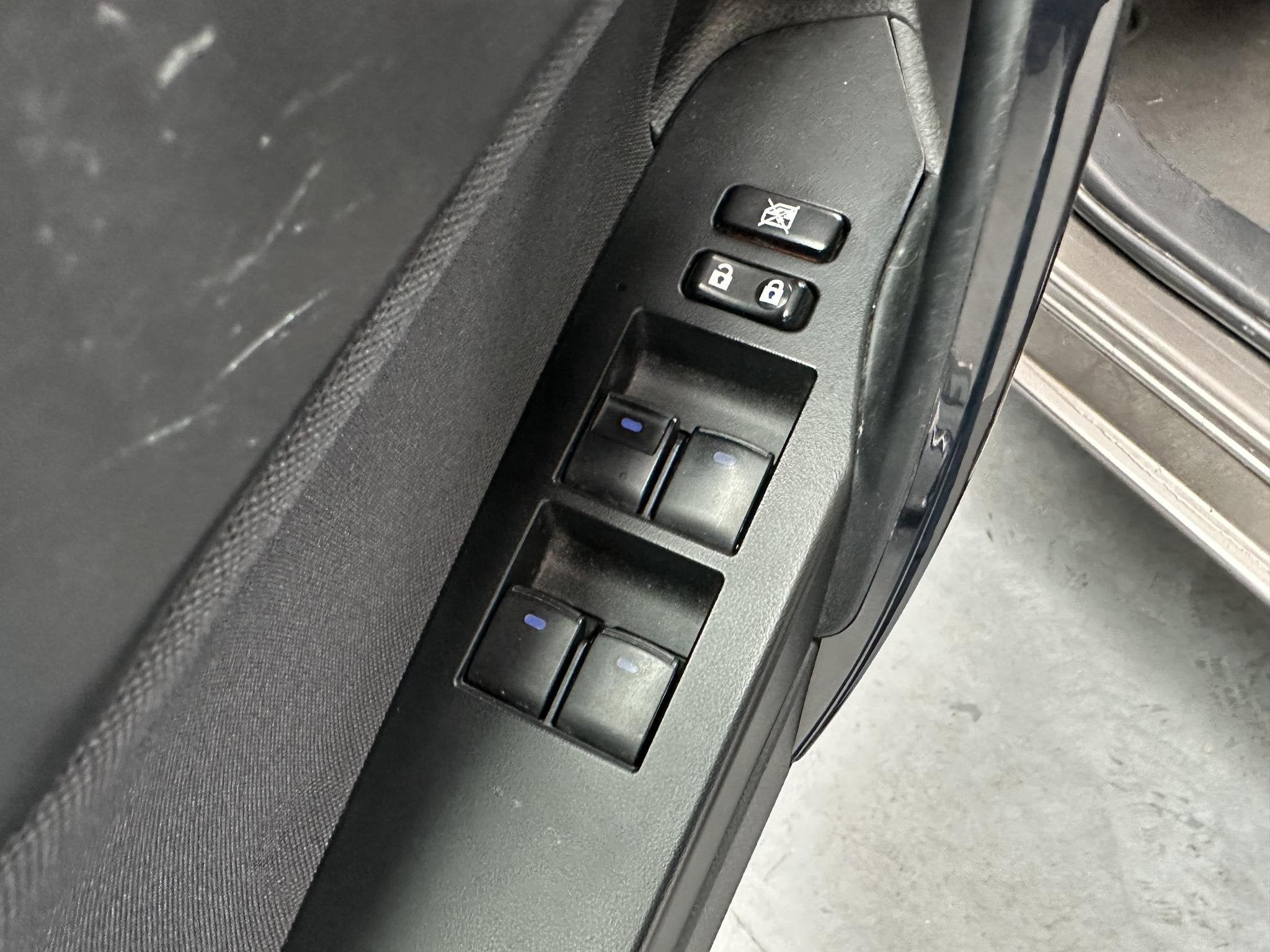 Toyota Auris 1.8 Hybrid Dynamic, Gebruikt, Euro 6, Automatische klimaatregeling, Origineel Nederlands
