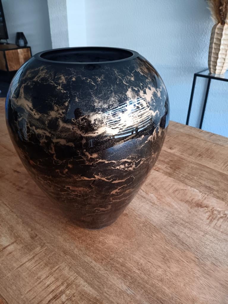 Vintage vaas xxl goud zwart, Huis en Inrichting, Woonaccessoires | Vazen, Zwart, Ophalen of Verzenden, Minder dan 50 cm, Glas
