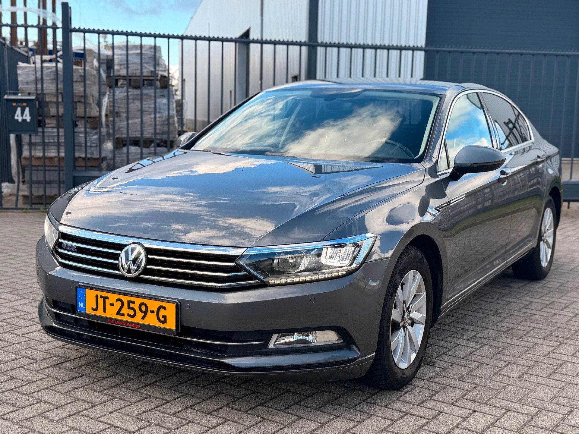 Volkswagen Passat 1.6 TDI Connected Series Clima Navi R-line, Gebruikt, Euro 6, 4 cilinders, Verwarmde buitenspiegels