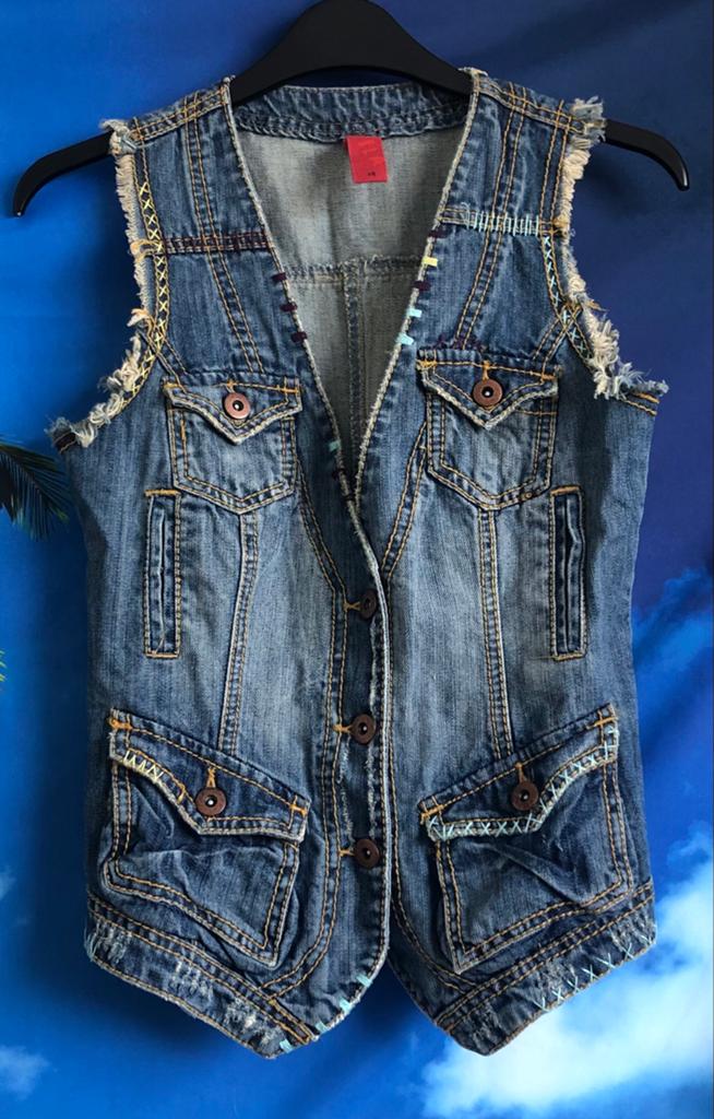 Stoer Denim Gilet met Zakken en Decoratieve Stiksels, Ophalen of Verzenden, Zo goed als nieuw, Maat 34 (XS) of kleiner, Blauw