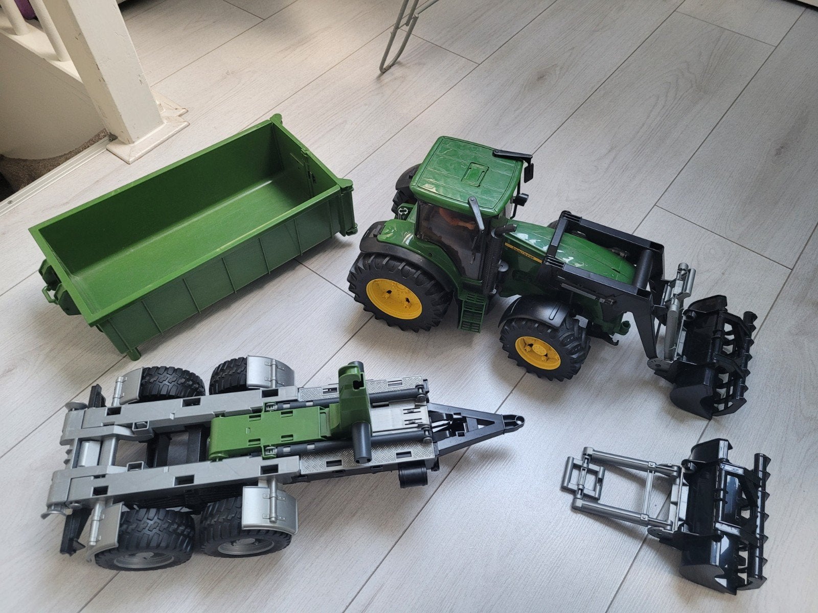 Bruder tractor met aanhanger en reserve grijper, Ophalen, Gebruikt