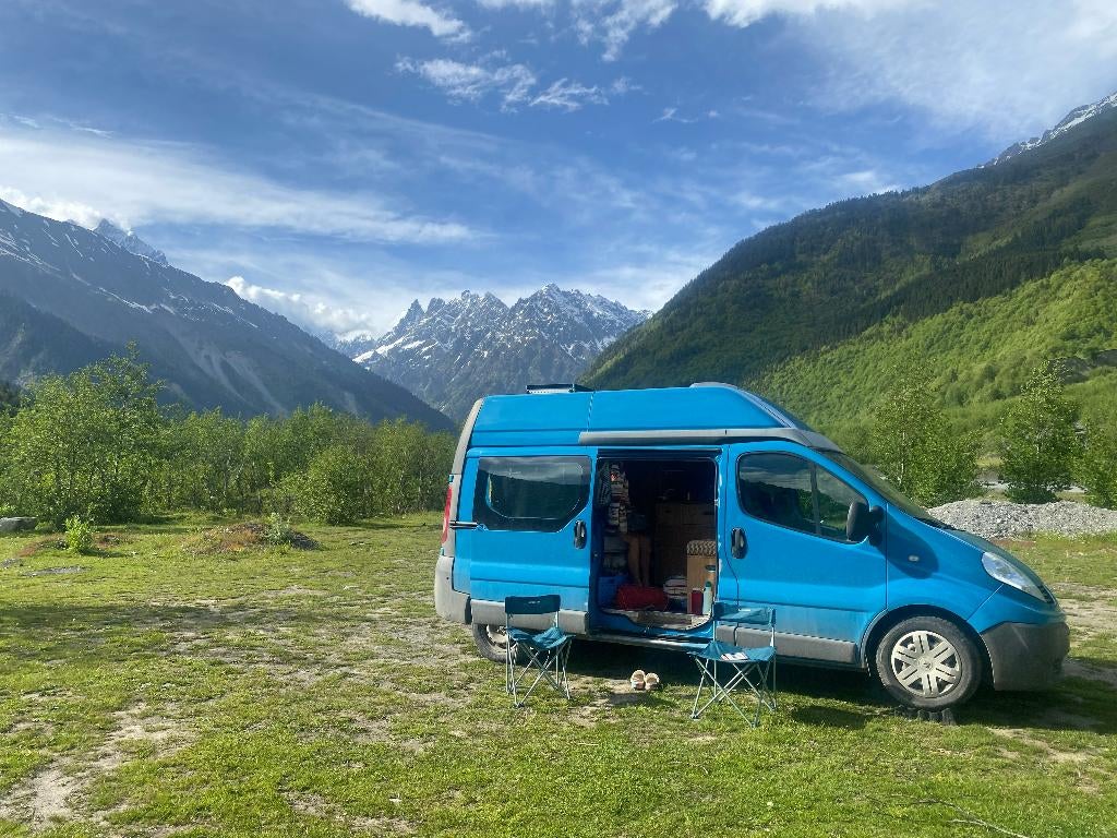 Zelfbouw Camper Bus Renault Trafic L2H2 2010, Auto's, Voorwielaandrijving, Stof, Overige carrosserieën, 2000 kg