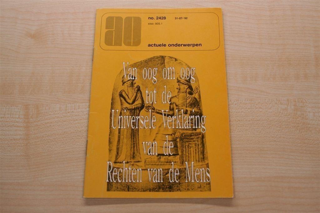 Van Oog om Oog tot Mensenrechten — Rijk geïllustreerd, Boeken, Ophalen of Verzenden, Gelezen, Europa
