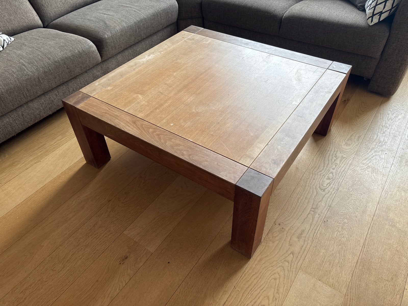 Massief notenhouten salontafel 1x1 meter, Ophalen, Gebruikt, Vierkant, 50 tot 100 cm