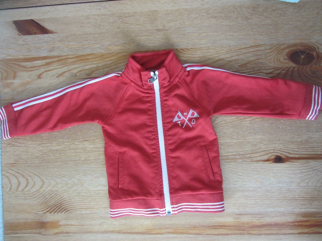 Rood jasje Tumble 'n dry maat 80, Kinderen en Baby's, Babykleding | Maat 80, Ophalen of Verzenden, Zo goed als nieuw, Meisje, Jasje