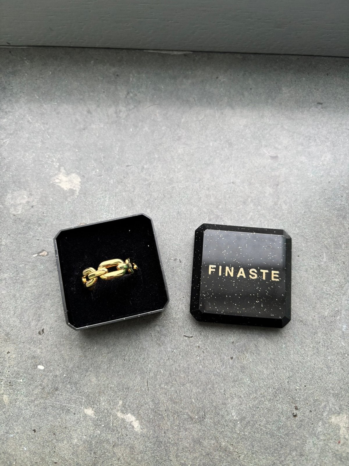 Nieuww ring verstelbaar Finaste goud basic chain, Nieuw, Ophalen of Verzenden, Dame, Goud