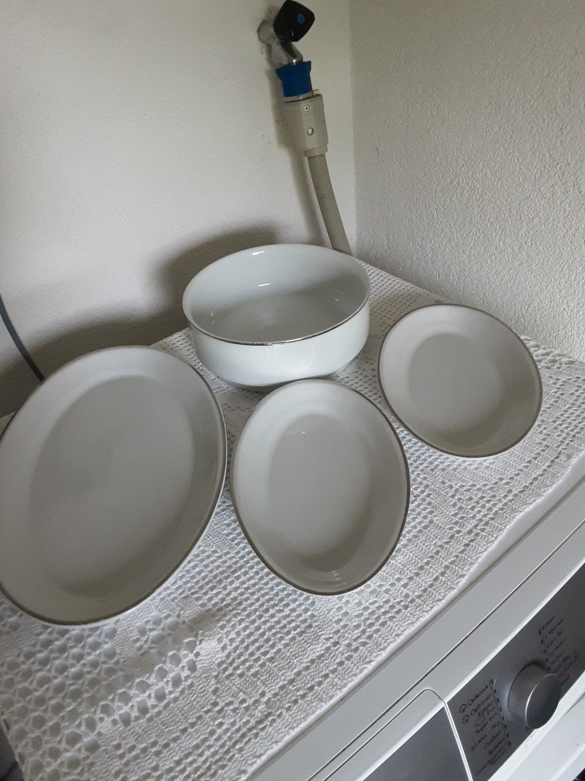 Serveerschalen. Merk CHODZIE MADE IN POLAND,, Overige typen, Ophalen of Verzenden, Zo goed als nieuw, Wit