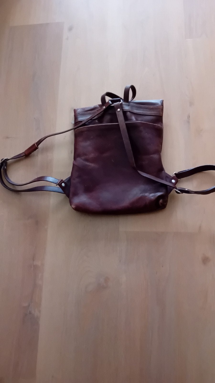 Sasa leren design handtas / rugtas/ schoudertas, Sieraden, Tassen en Uiterlijk, Tassen | Damestassen, Ophalen of Verzenden, Zo goed als nieuw