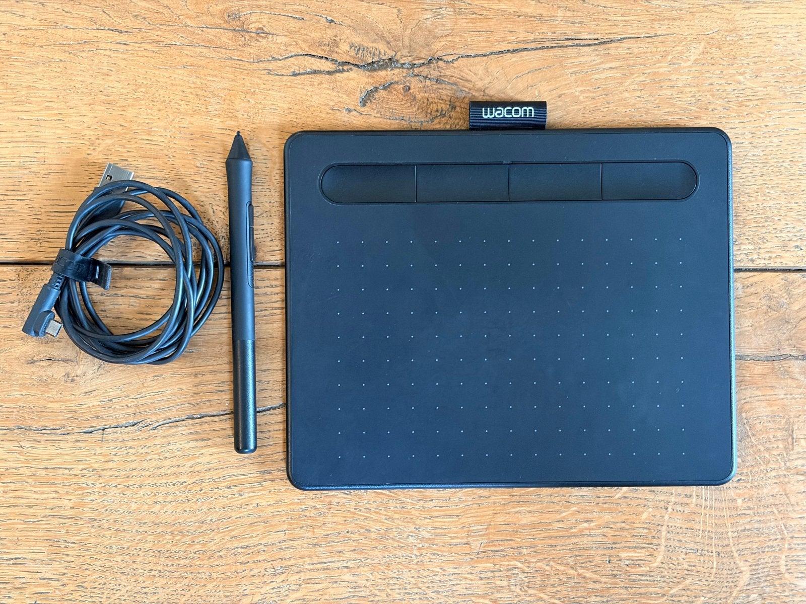 Wacom Intuos tekentablet met pen en USB-kabel, Computers en Software, Tekentablets, Ophalen of Verzenden, Zo goed als nieuw, Bedraad