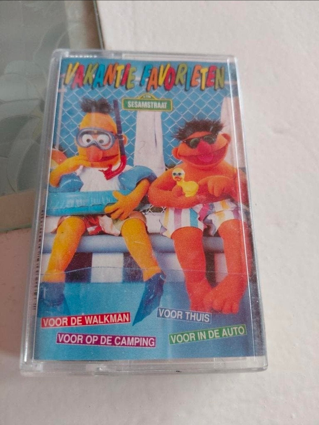 Sinterklaas is Jarig cassettebandje in Sesamstraat hoesje., Gebruikt, Kinderen en Jeugd, 1 bandje, Ophalen of Verzenden