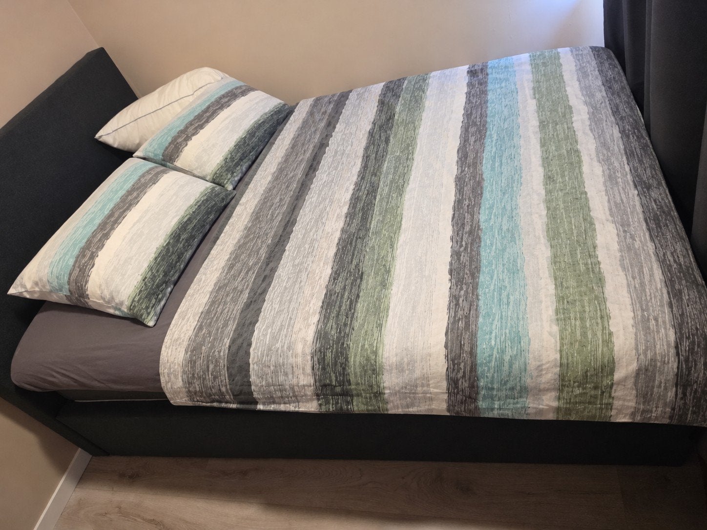 Zo goed als nieuw bed 140  200 cm – antraciet – Leen Bakker, Overige materialen, Info@leenbakker.nl, Karperweg 3, 4941 SH Raamsdonksveer, Nederland