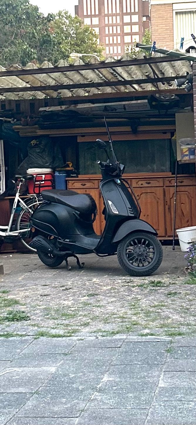 Vespa Sprint 2017 Blauwe Plaat - Loopt 55 km/u, Ophalen, Gebruikt, Maximaal 45 km/u, Overige modellen