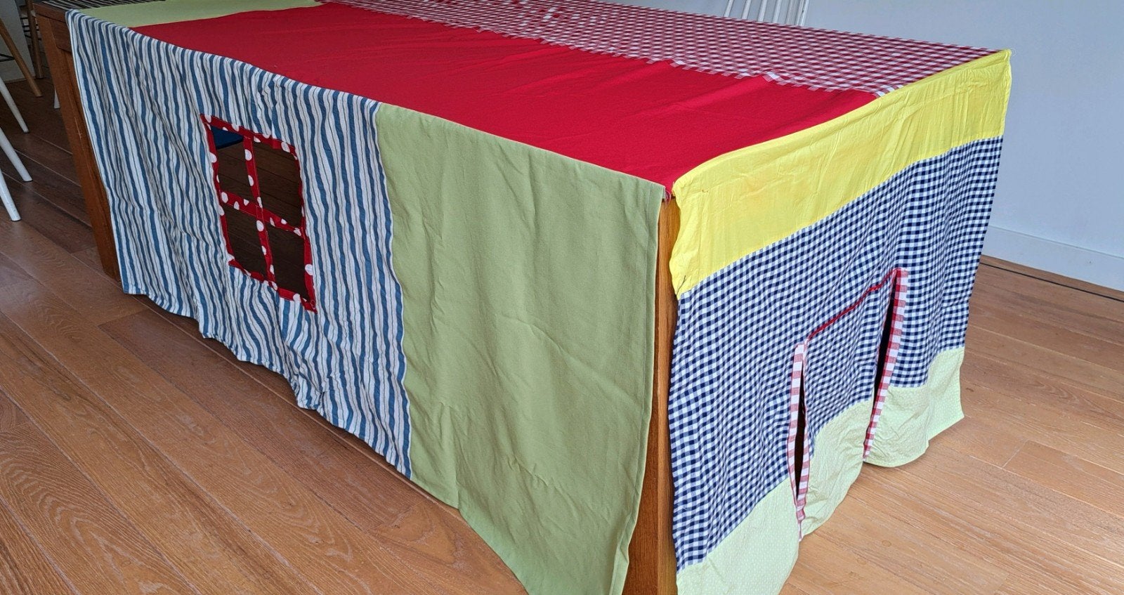 Tafeltent/ Speelhuisje voor over tafel - Handgemaakt, Ophalen, Gebruikt