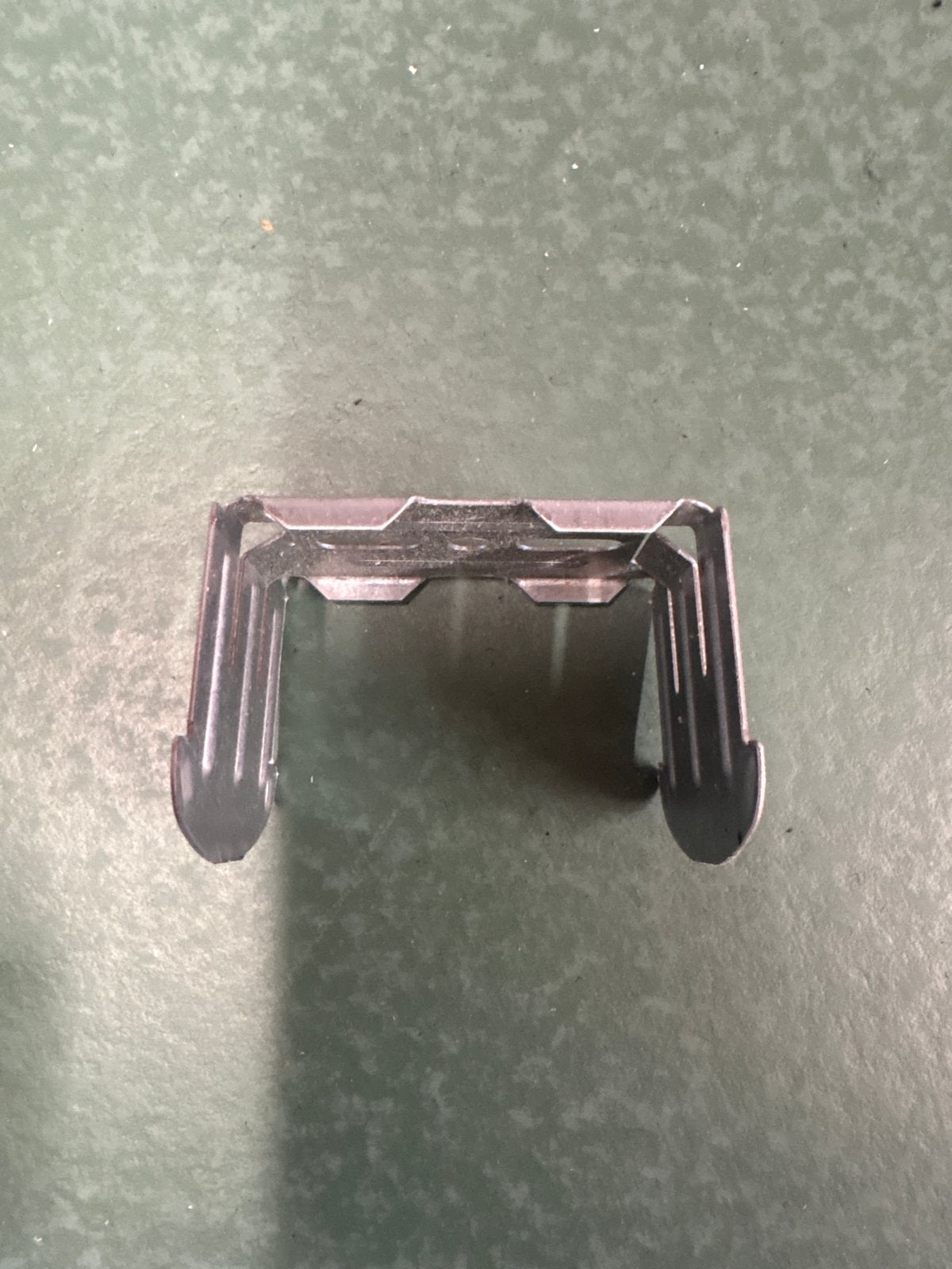 40 stuks metalen beugels/clips, Ophalen, Gebruikt