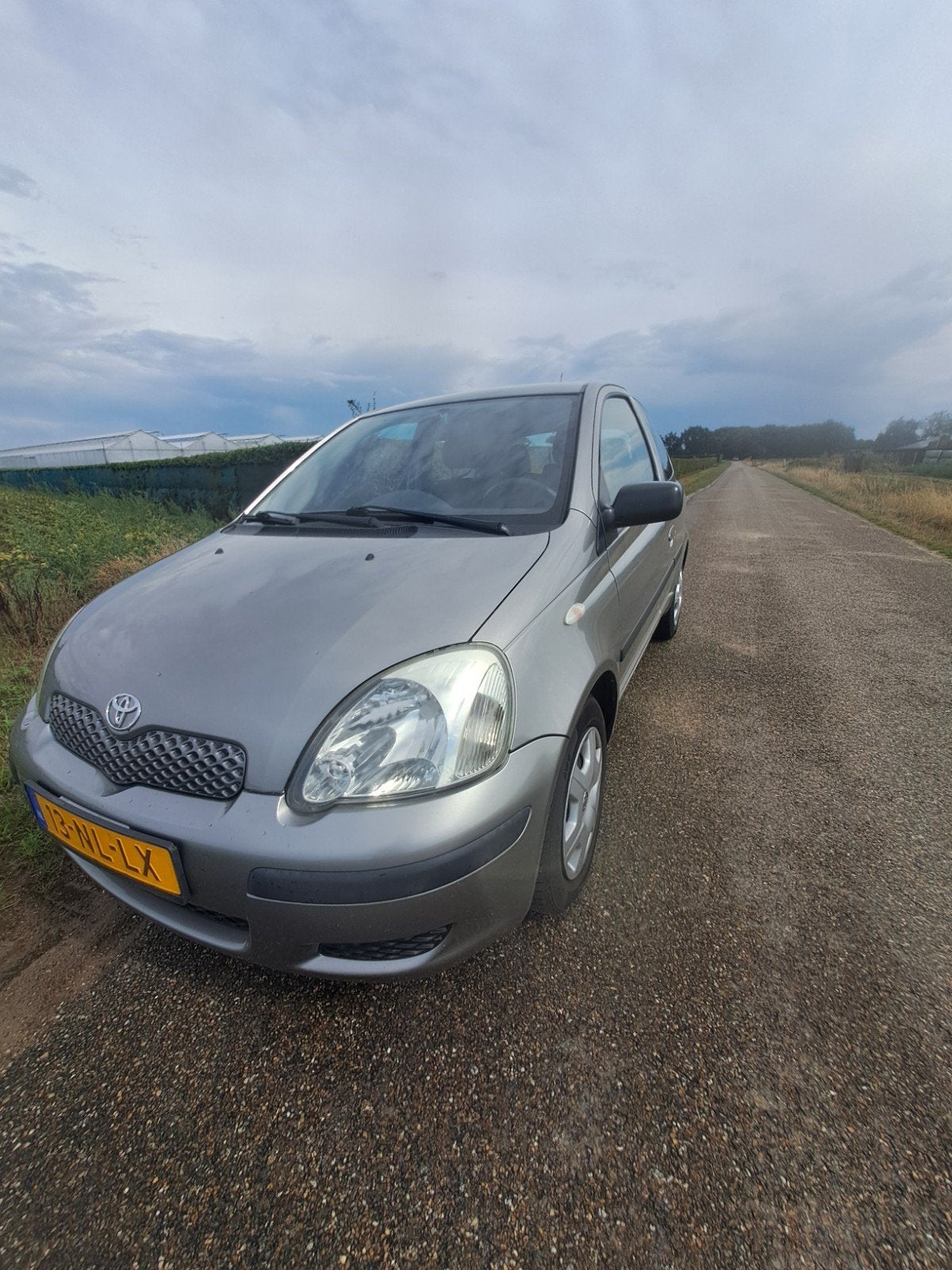 Toyota Yaris 1.3 16V Vvti 3DR Linea Terra 2003 Grijs, Auto's, Voorwielaandrijving, 31 €/maand, 4 cilinders, 400 kg