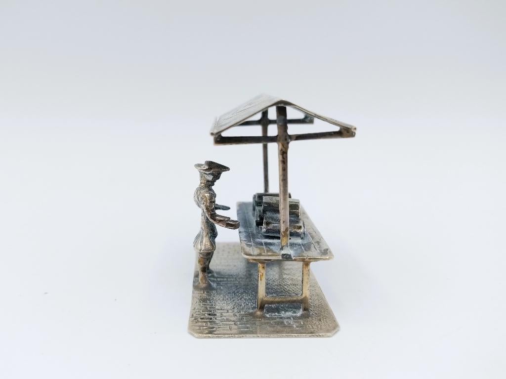Zilveren miniatuur stoffenverkoper, Verzenden, Zilver