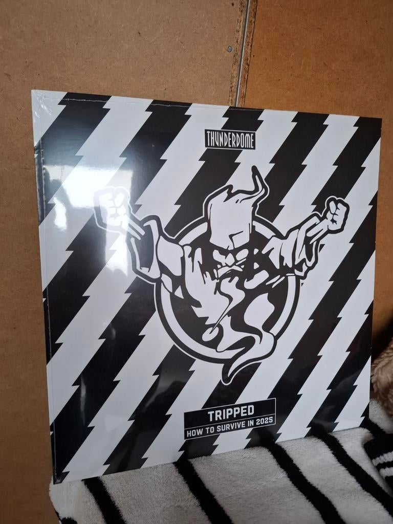 Thunderdome vinyl Tripped - how to survive in 2025, Ophalen of Verzenden, Nieuw in verpakking, 12 inch