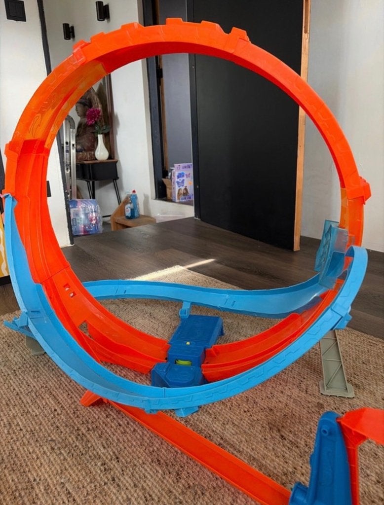 Hot Wheels racebaan met looping - 70cm breed, Kinderen en Baby's, Ophalen of Verzenden, Met looping, Racebaan, Gebruikt