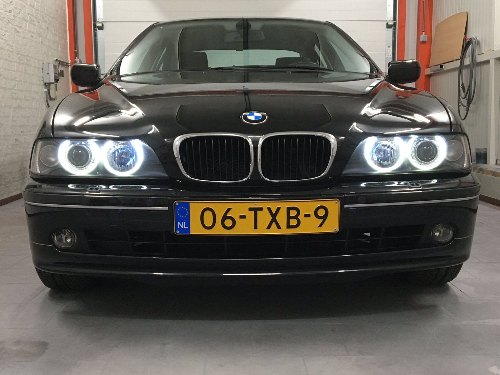BMW 5-Serie 3.0 I 530 AUT 2001 Zwart, Auto's, Automaat, Achterwielaandrijving, Zwart, 231 pk