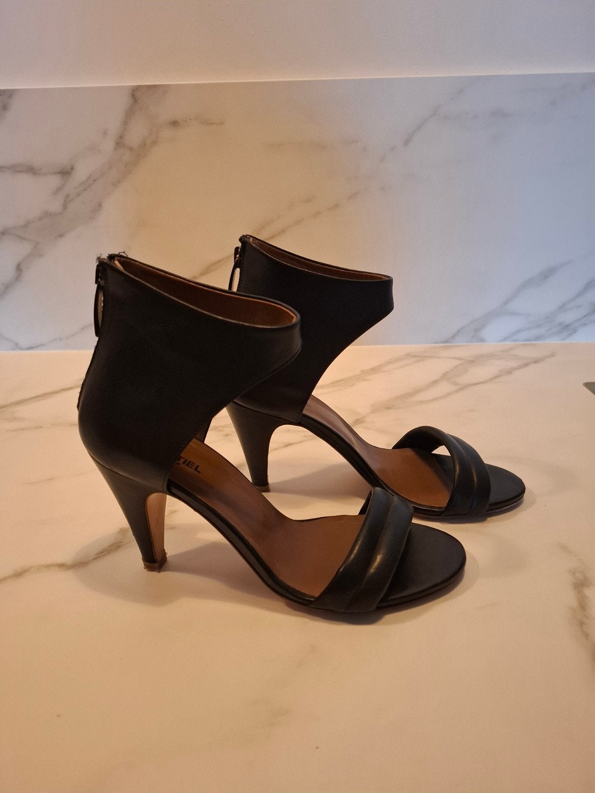 Leren pump van Essentiel Antwerp - Maat 37, Pumps, Zwart, Ophalen of Verzenden, Zo goed als nieuw