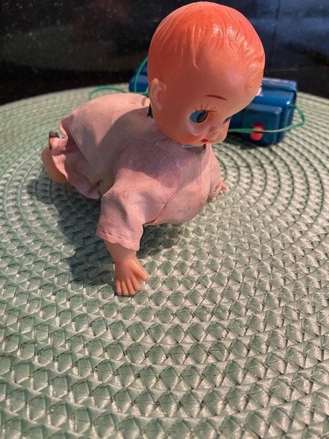 crawling baby remote control battery opp. Japan, Ophalen of Verzenden
