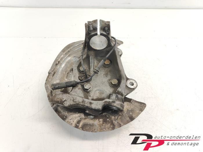 Fusee rechts-voor van een BMW 1-Serie, Gebruikt, -, -, Ophalen of Verzenden