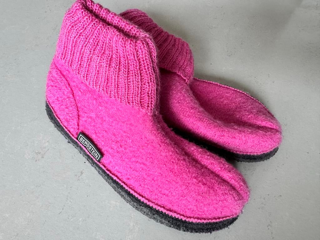 Roze Bergstein sloffen maat 35, Ophalen of Verzenden, Zo goed als nieuw, Roze, Pantoffels of Sloffen