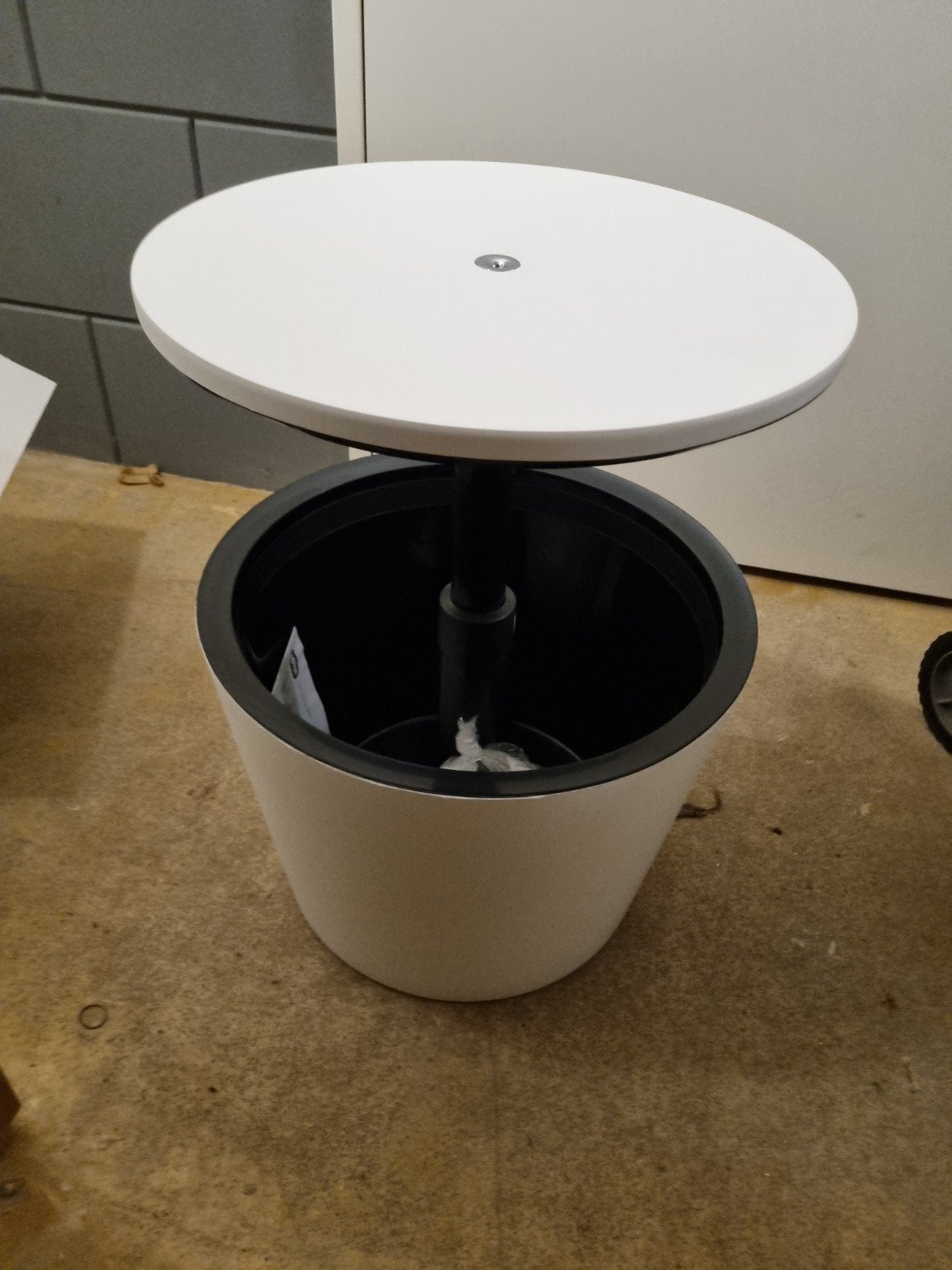 Keter Cool Bar - Koelbox en bijzettafel in één, Ophalen of Verzenden, Nieuw, Rond, Kunststof