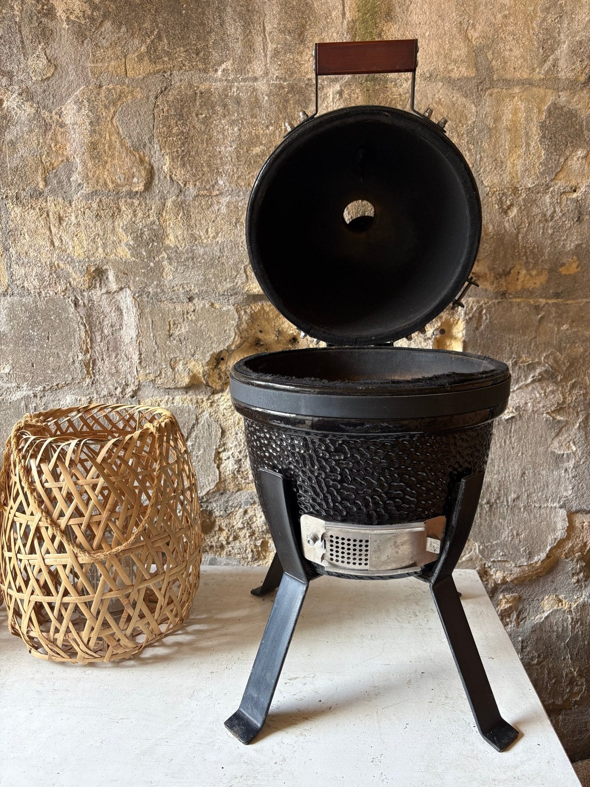 The Bastard Mini BBQ met pizzasteen - Zo goed als nieuw, Tuin en Terras, Ophalen, Gebruikt