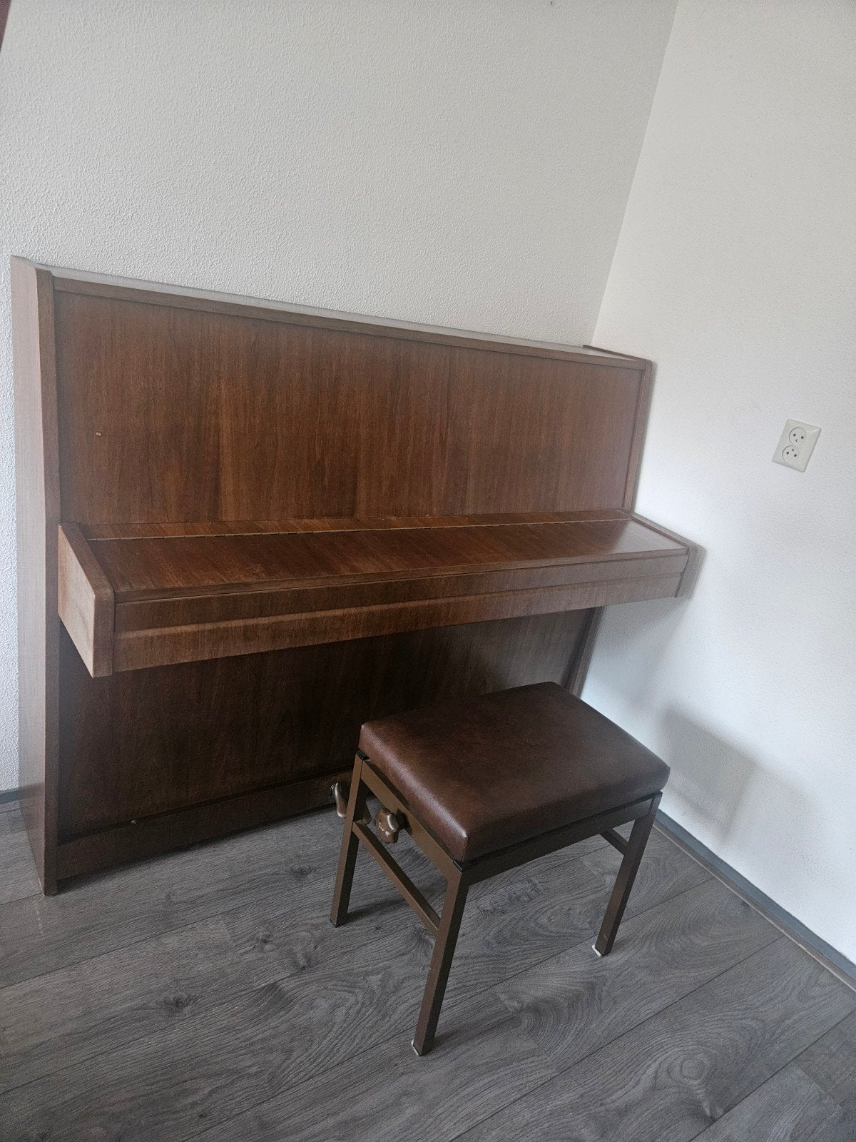 PIANO August Förster, Ophalen, Gebruikt, Bruin