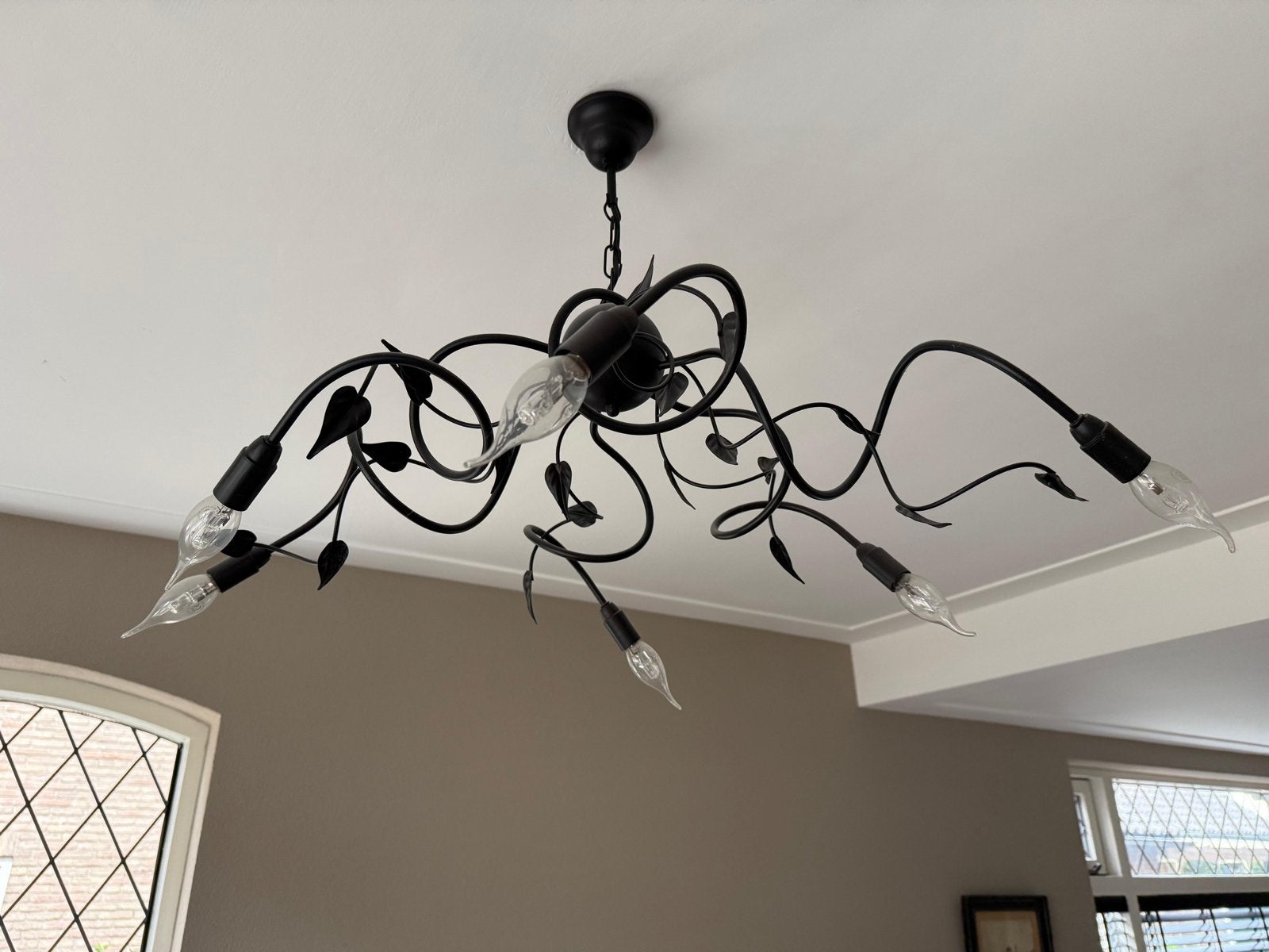 Zwarte metalen hanglamp met 6 lichtpunten en bladeren, Ophalen, Gebruikt, Metaal, E14 (klein)