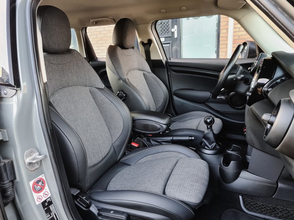 MINI Mini 1.5D 4Drs BUSINESS EDITION SPORTLEDER NAVI PARKPIL, Auto's, Mini, Voorwielaandrijving, Gebruikt, Leder en Stof, Automatische klimaatregeling