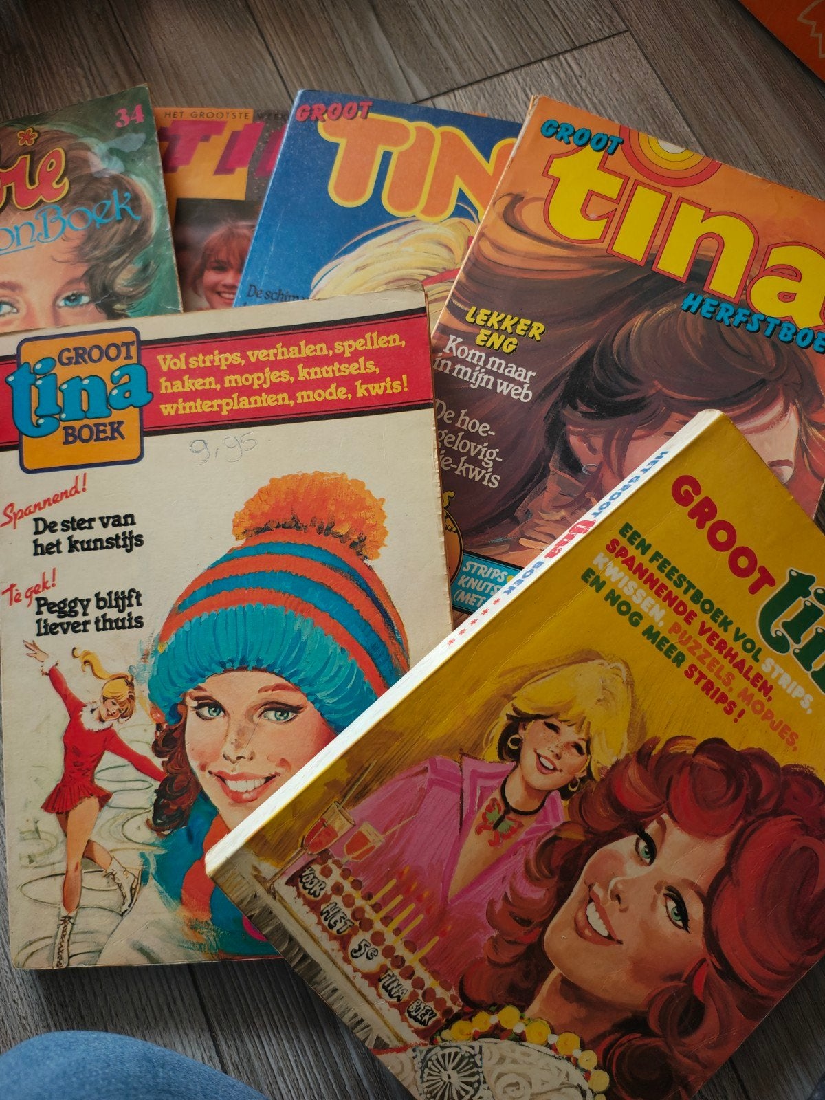 7 Groot Tina Boeken Jaren '80 en een Debbie medaillon boek, Ophalen of Verzenden, Gelezen, Damesbladen