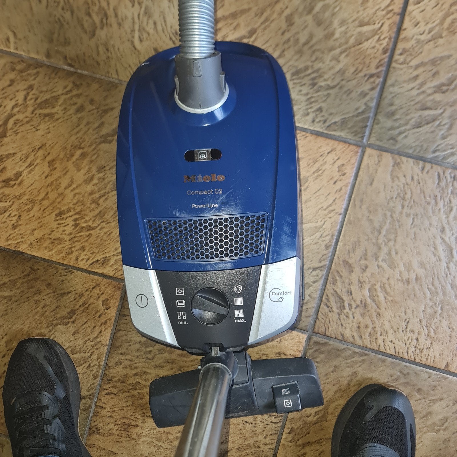 Diverse stofzuigers:  Miele, C2 blauw, Gebruikt, Miele, 2000 watt of meer, Sledestofzuiger