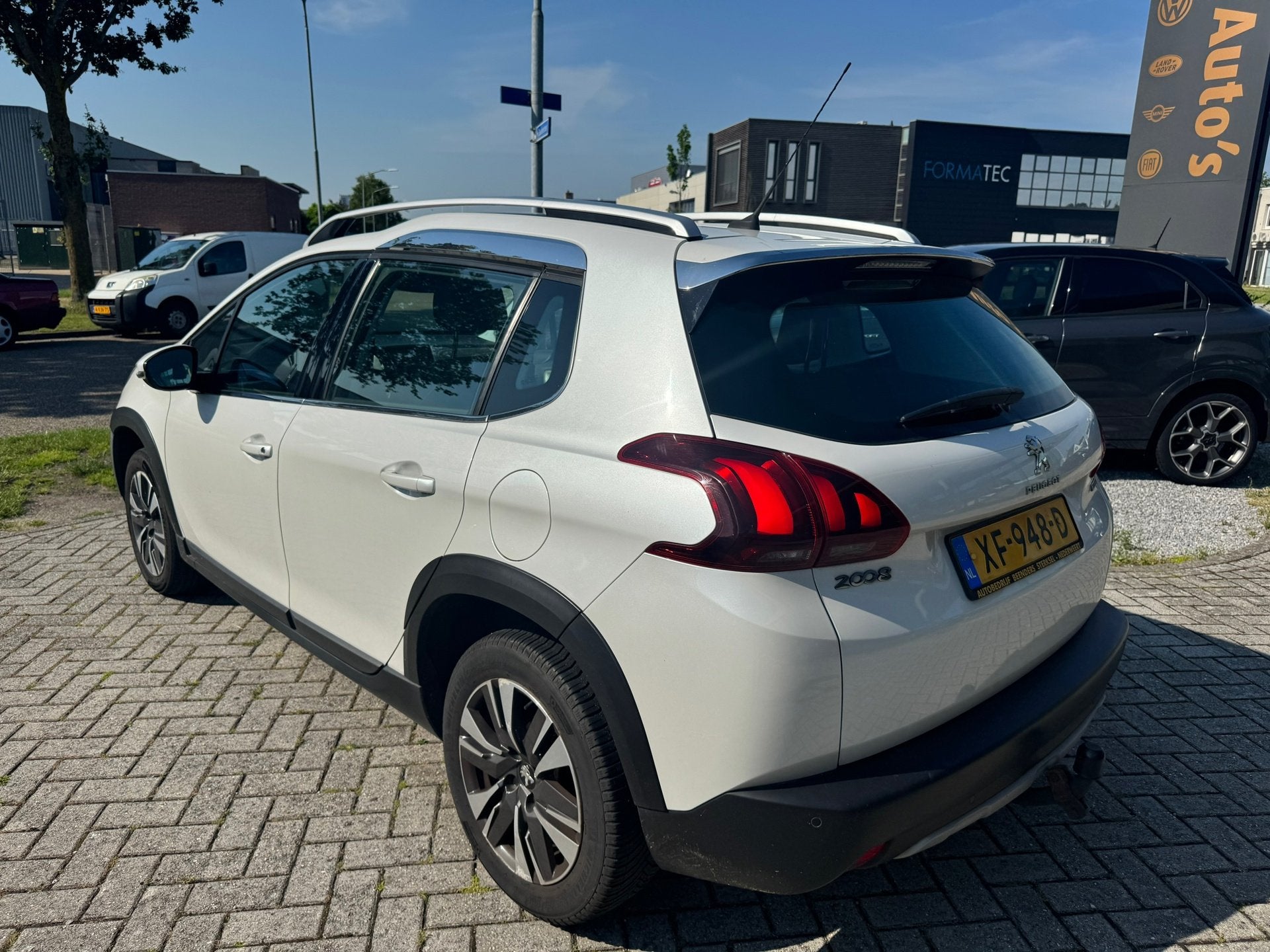 Peugeot 2008 1.2 PureTech Allure|Sensor|CC|Airco, Parkeersensor, Euro 6, Leder en Stof, Bedrijf