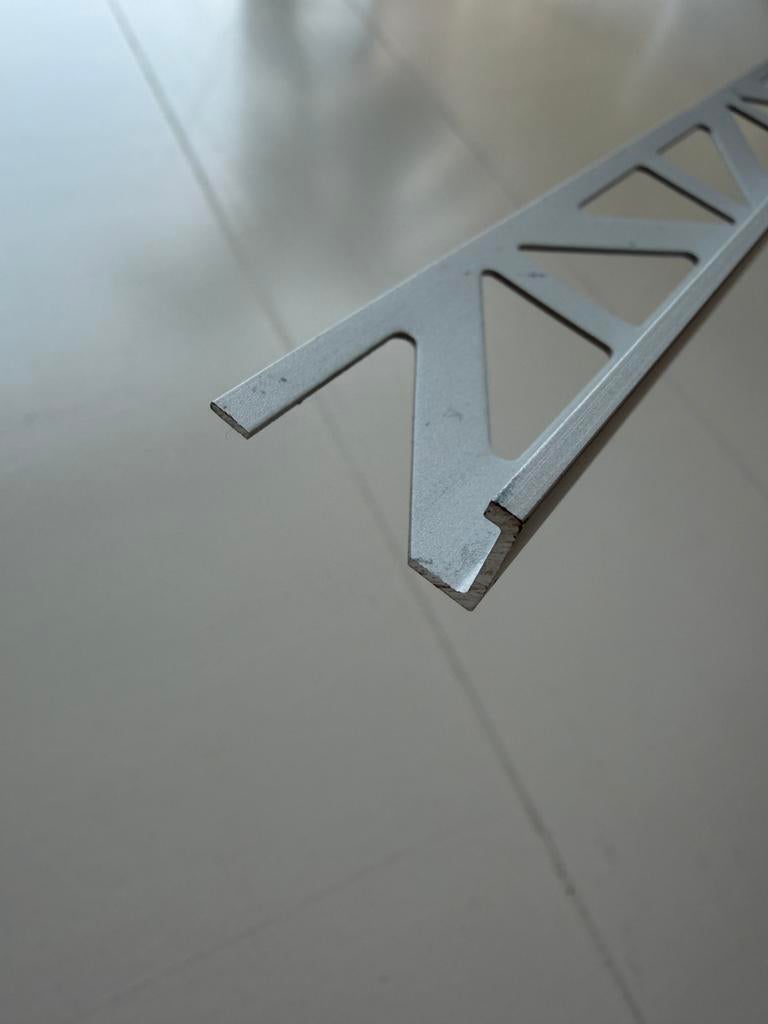 Tegelprofiel haaks 297.6 cm, Doe-het-zelf en Verbouw, Tegels, Ophalen of Verzenden, Zo goed als nieuw