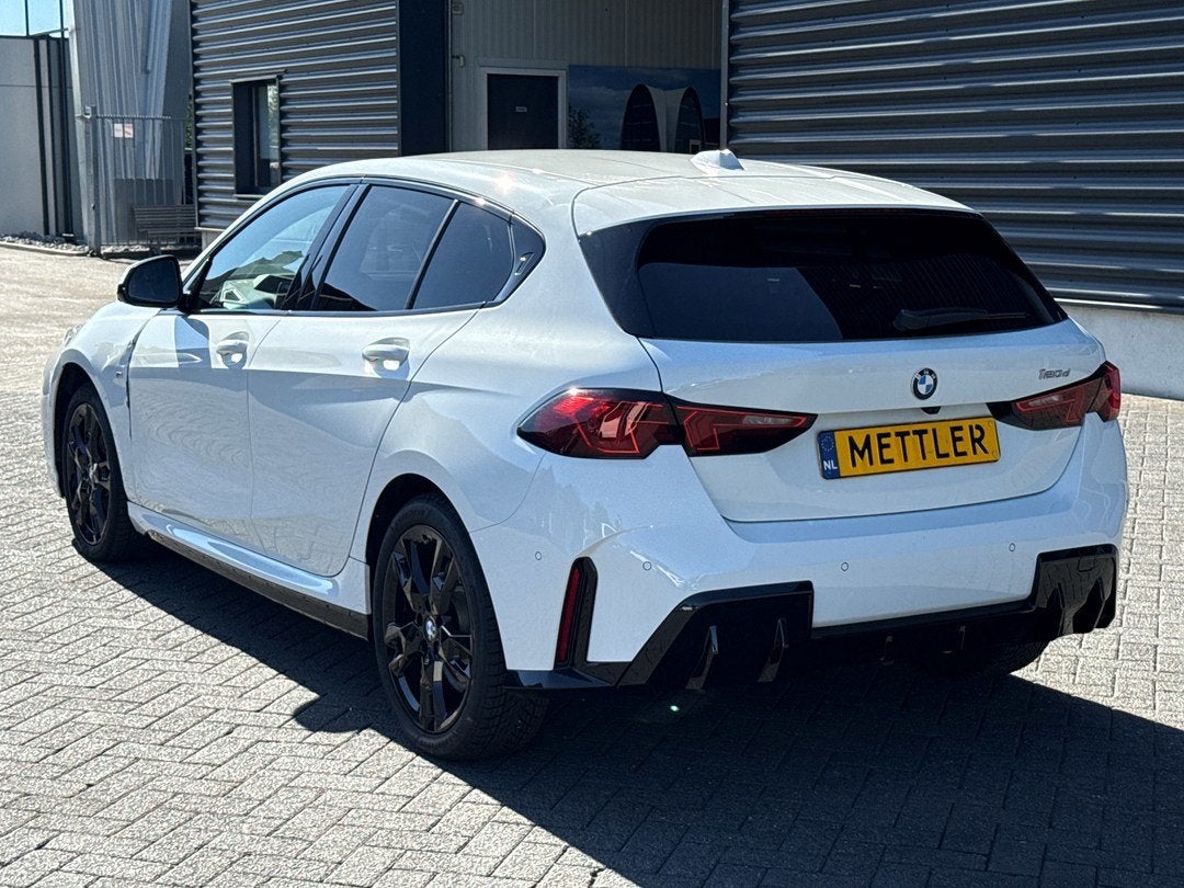 BMW 1-serie 120d M Sport Design Edition, harman kardon, head, 1995 cc, 4 cilinders, Origineel Nederlands, Diesel