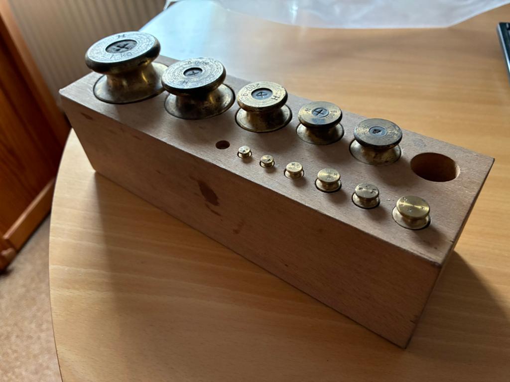 Houten blok met gewichten, Ophalen