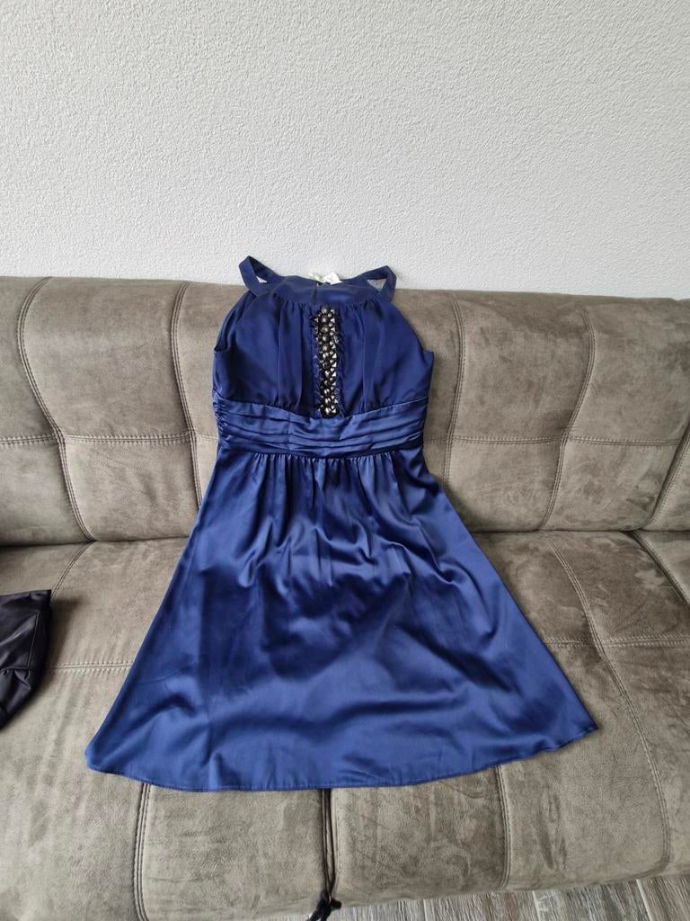 Elegante blauwe satijnen cocktailjurk - Maat 40, Blauw, Cocktailjurk, Zo goed als nieuw, Ophalen