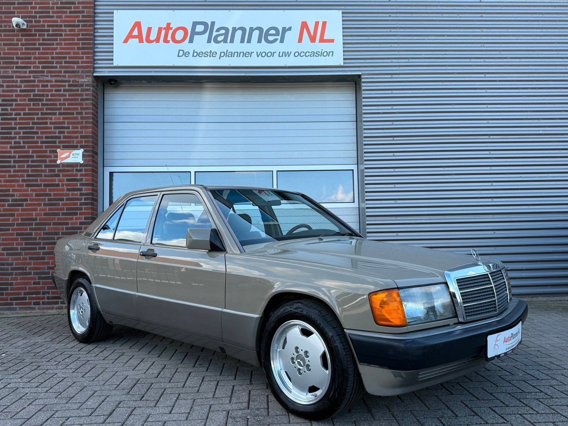 Mercedes-Benz 190-serie 2.0 E! Automaat! Nieuw APK!, Auto's, Mercedes-Benz, Automaat, Gebruikt, 4 cilinders, 122 pk