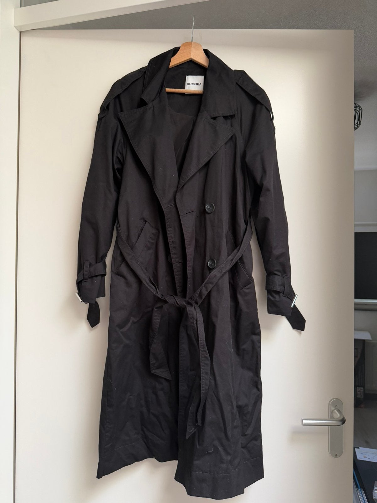 Trenchcoat Bershka, Ophalen of Verzenden, Zo goed als nieuw, Beige