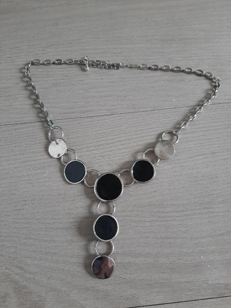 Mooie ketting met platte zwarte bedels, Ophalen of Verzenden, Gebruikt, Zilver, Overige materialen