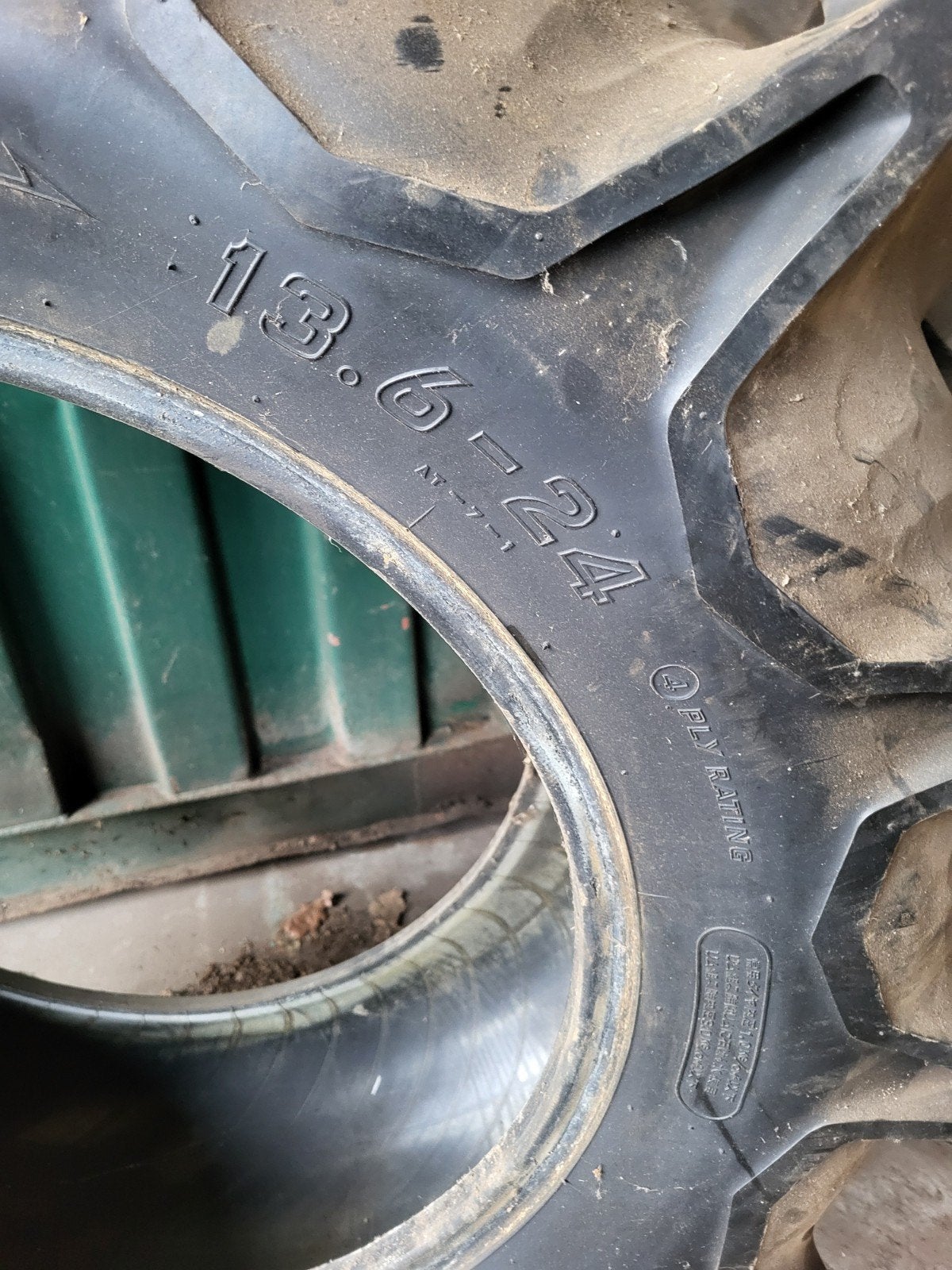 tractorbanden 13.6 r24 banden trekkerbanden ploeg banden, Zakelijke goederen, Ophalen