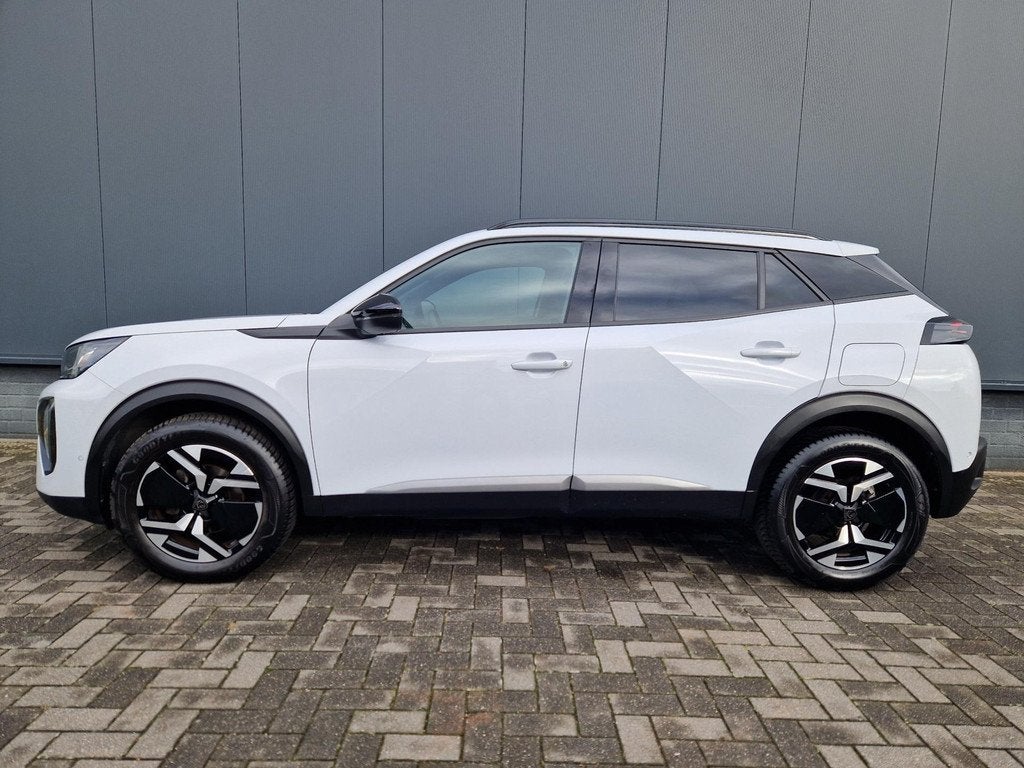 Peugeot 2008 1.2 PureTech EAT8 130PK Allure, 12 maanden, Gebruikt, Zwart, 1199 cc