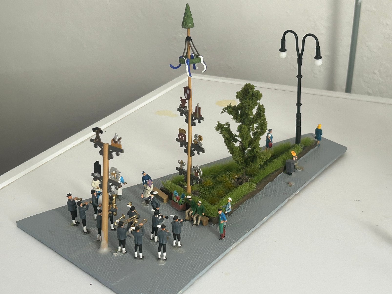 H0 stukje diorama met figuurtjes muziek, Overige merken, Gelijkstroom of Wisselstroom, Brug, Tunnel of Gebouw, Ophalen of Verzenden