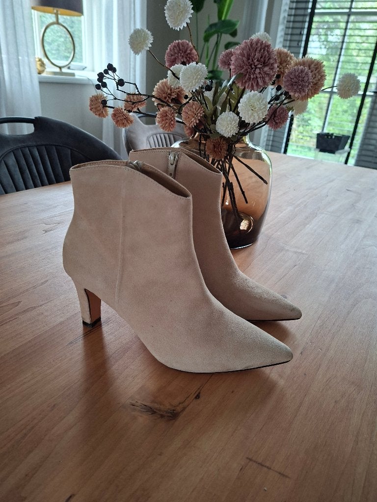 Enkellaarsjes, Omoda, beige, maat 38, 1 DAG GEDRAGEN!!, Kleding | Dames, Beige, Omoda, Lage of Enkellaarzen, Ophalen of Verzenden