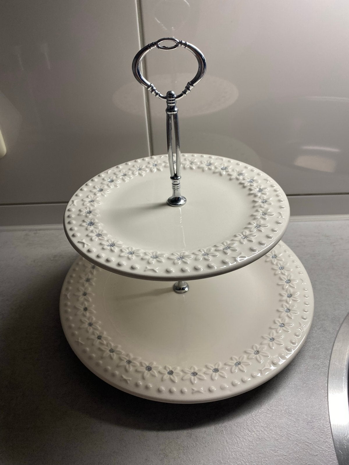 Nieuwe etagere met bloemendesign en glitters, Huis en Inrichting, Keramiek, Overige typen, Nieuw, Ophalen of Verzenden