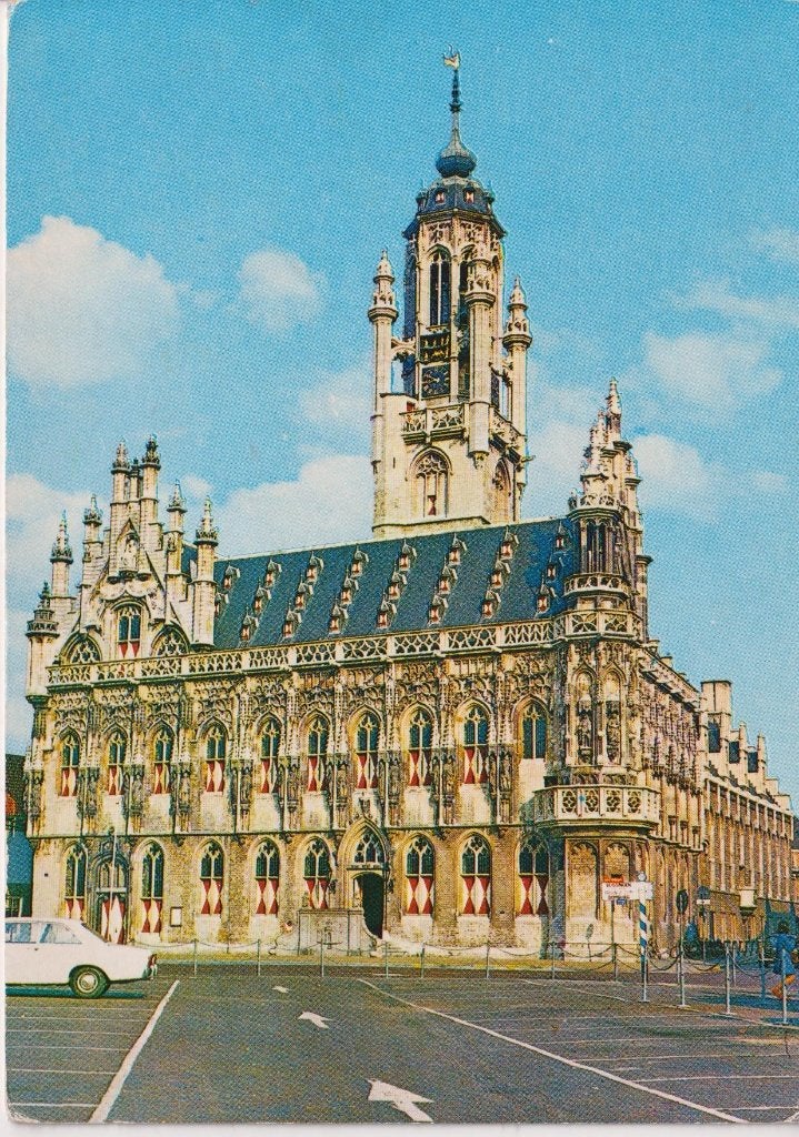 Middelburg, Stadhuis met auto Ford Taunus P7, Ophalen of Verzenden, 1960 tot 1980, Gelopen, Zeeland