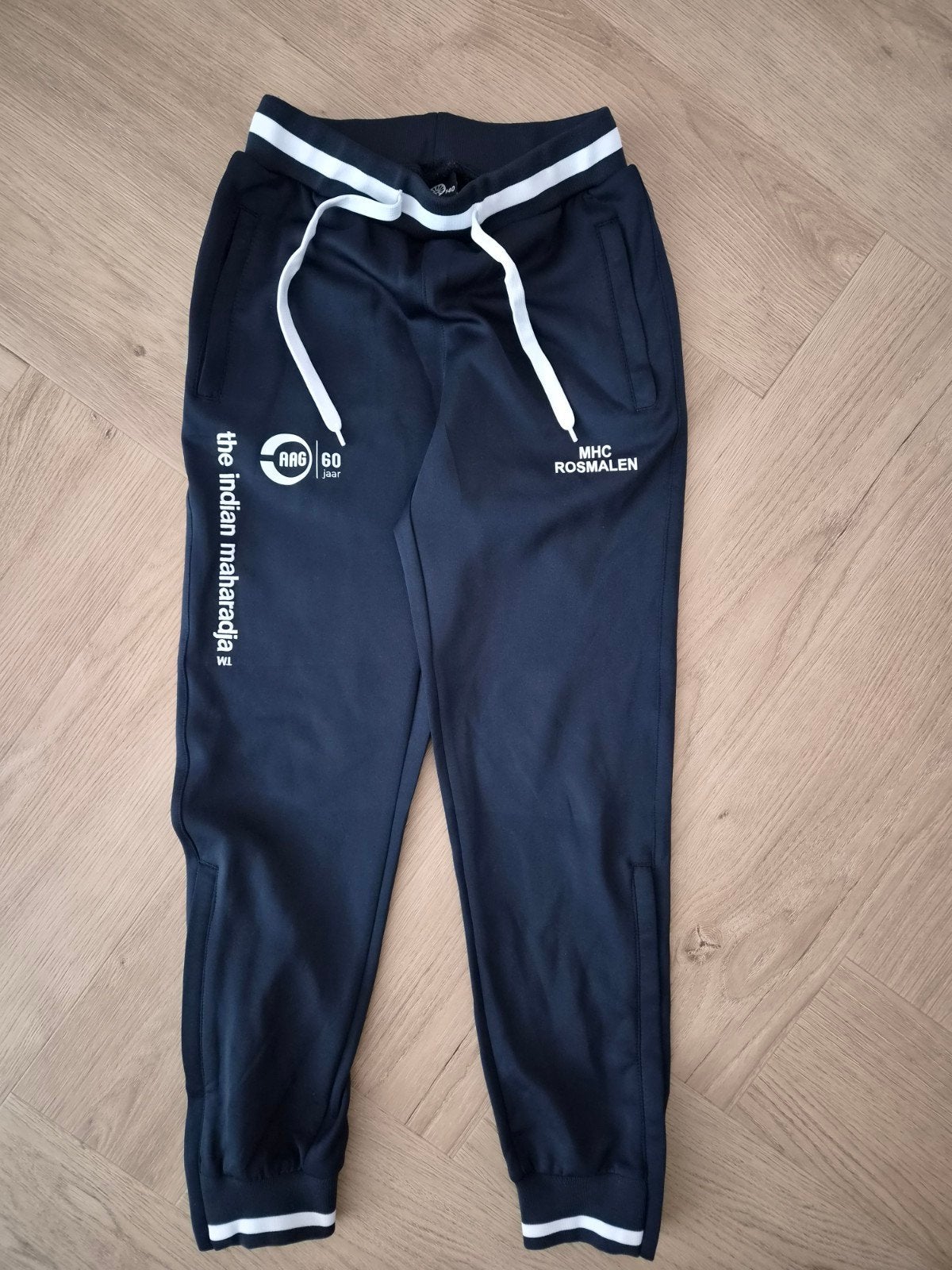 MHC Rosmalen trainingsbroek, maat 140, Ophalen, Zo goed als nieuw, Kleding